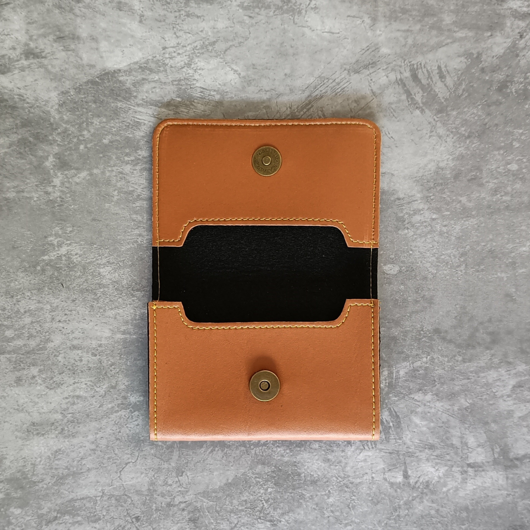 1659967410_Giftana-Card-Holder-Tan-04